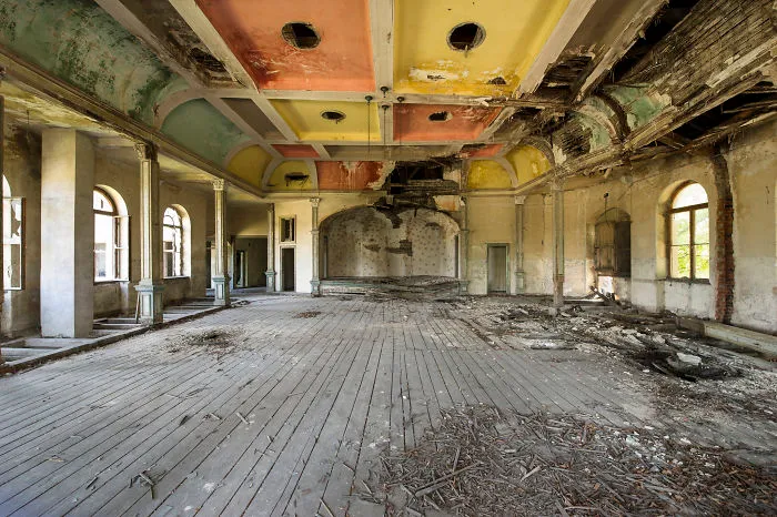 79 Pictures Of Abandoned And Forgotten Ballrooms I Found In Germany