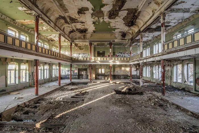 79 Pictures Of Abandoned And Forgotten Ballrooms I Found In Germany
