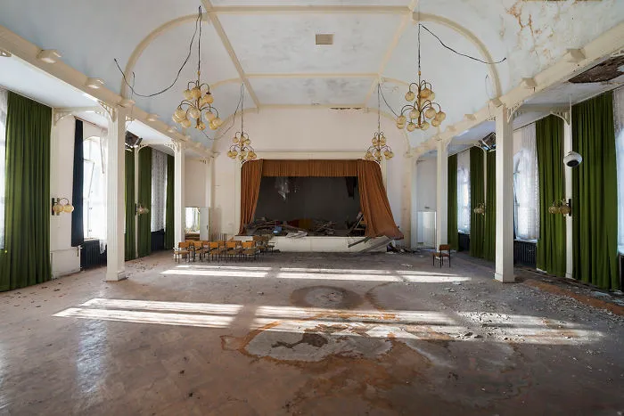 79 Pictures Of Abandoned And Forgotten Ballrooms I Found In Germany