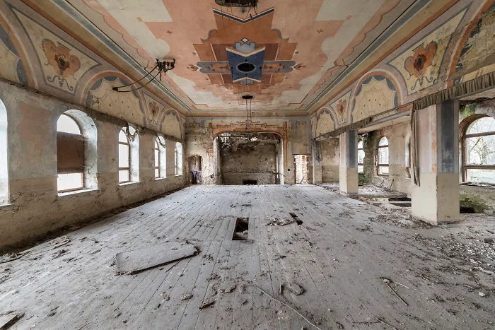 79 Pictures Of Abandoned And Forgotten Ballrooms I Found In Germany