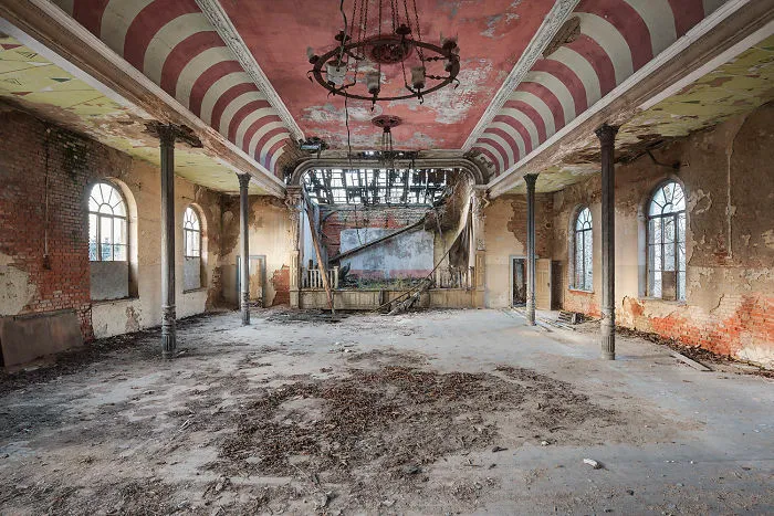 79 Pictures Of Abandoned And Forgotten Ballrooms I Found In Germany