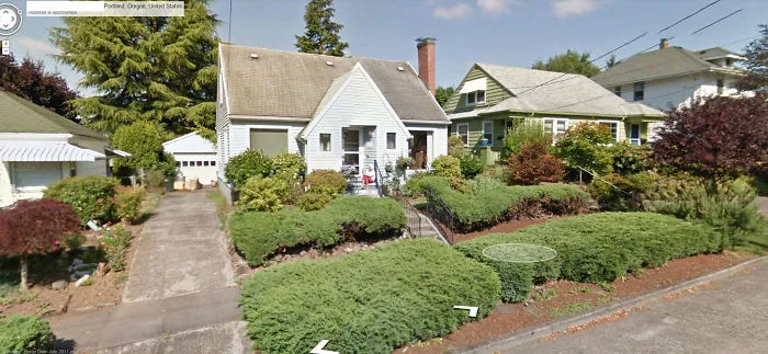 16 People Who Found Their Loved Ones On Google Street View And It Warmed Their Hearts