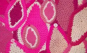 Artist In Louisville, Kentucky Installs Crochet Vulvas Throughout City, Sharing Facts About Violence Against Women