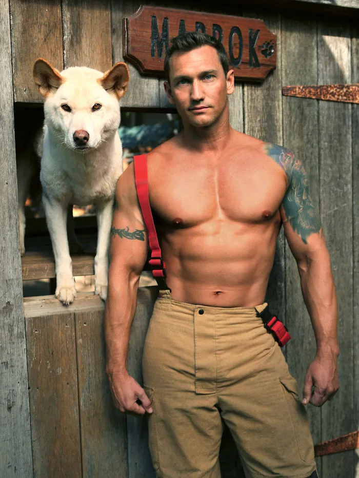 Estos bomberos australianos posan con animales para el calendario benéfico de 2020, y las fotos podrían causar incendios