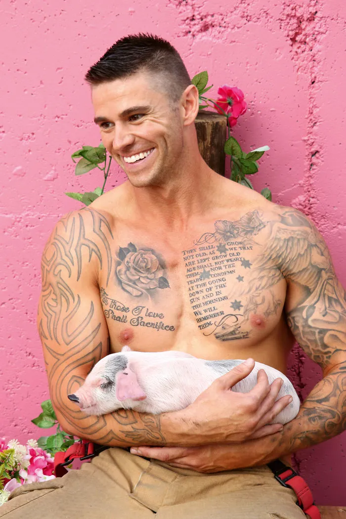 Estos bomberos australianos posan con animales para el calendario benéfico de 2020, y las fotos podrían causar incendios