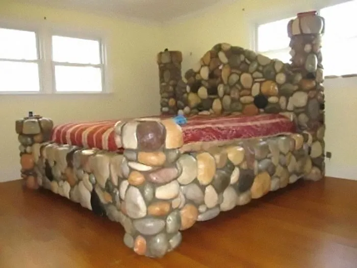 30 Times People Saw Beds With Such Threatening Auras They Just Had To Share 