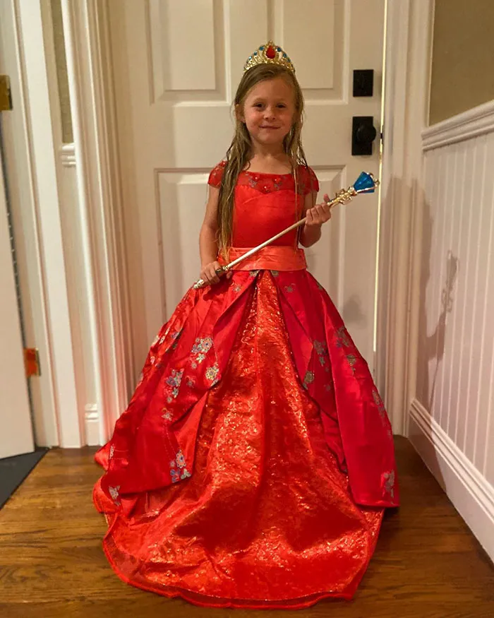 Beverley Mitchell's Daughter Kenzie Dressed As Disney's Elena Of Avalor