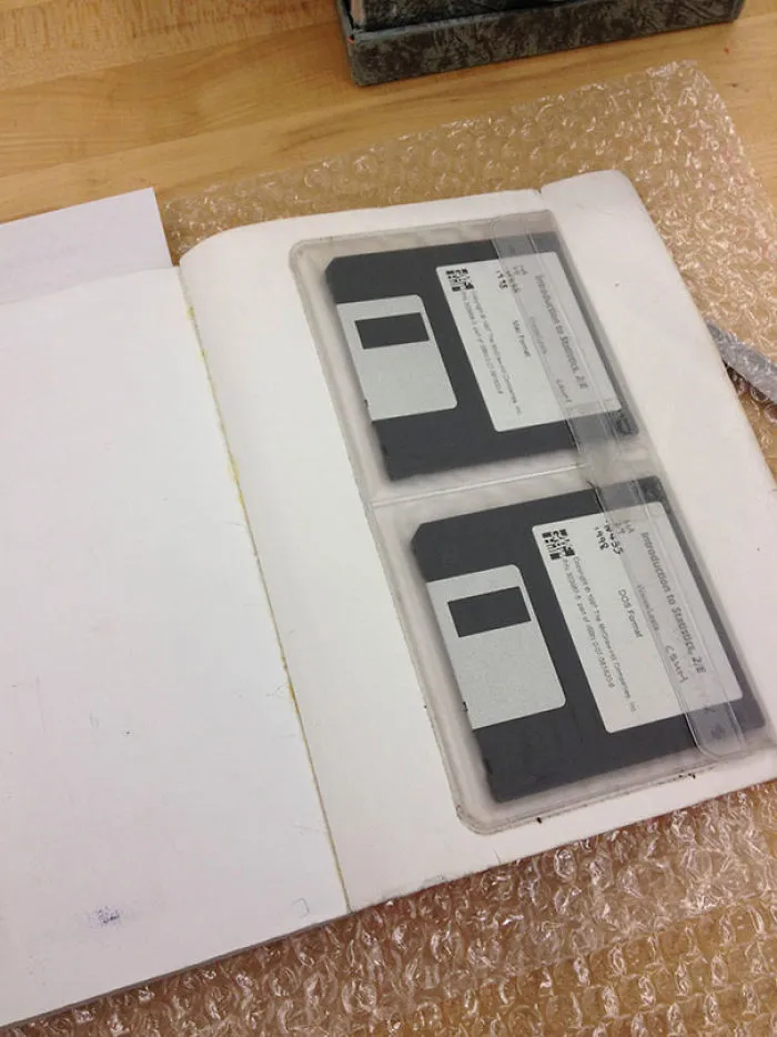 ¿Por qué estan estos disquetes en mi libro?