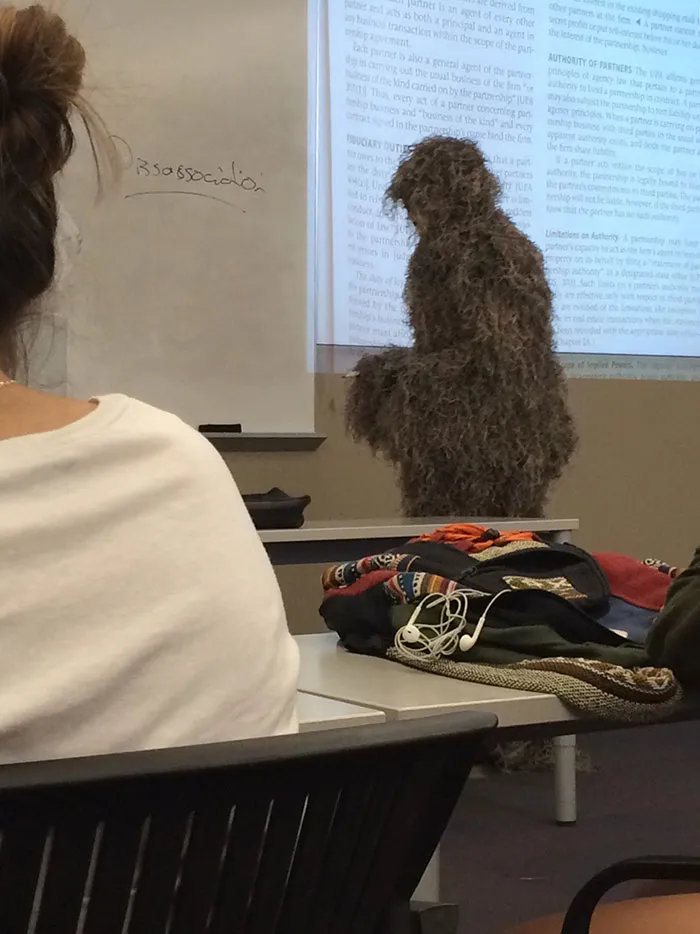 Hoy el profesor se ha puesto esto sin explicación alguna