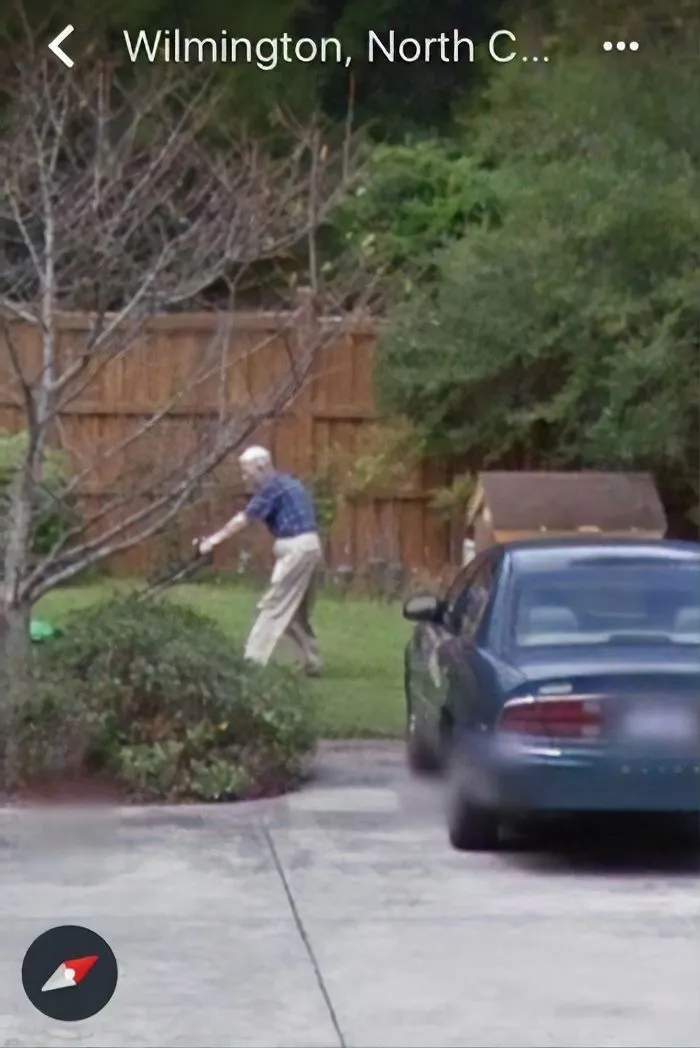 16 People Who Found Their Loved Ones On Google Street View And It Warmed Their Hearts