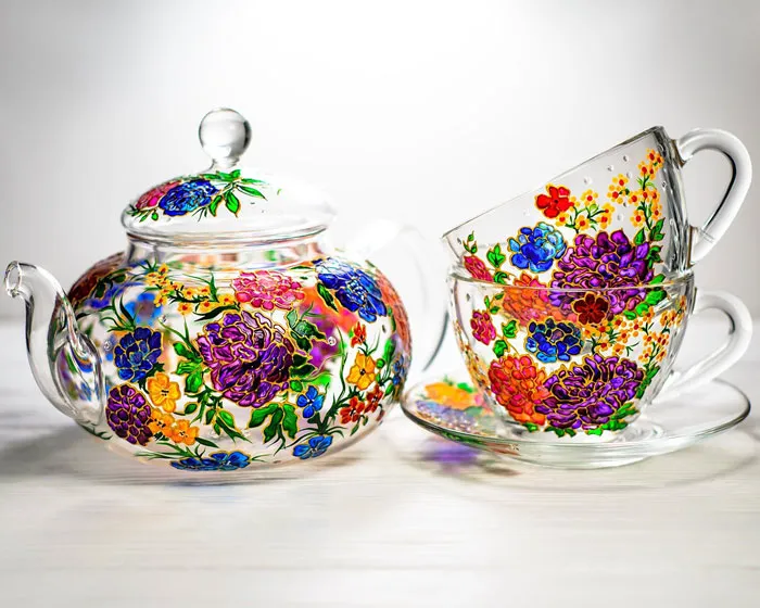 This Ukrainian Artist Handpaints Glassware And Here Are The 30 Most Intricate Designs