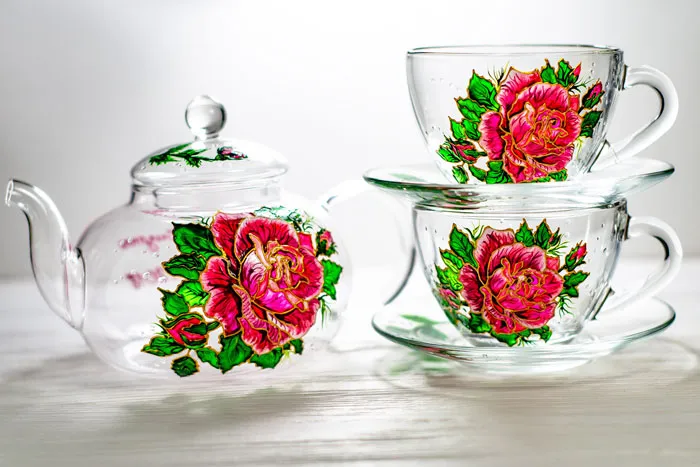 This Ukrainian Artist Handpaints Glassware And Here Are The 30 Most Intricate Designs
