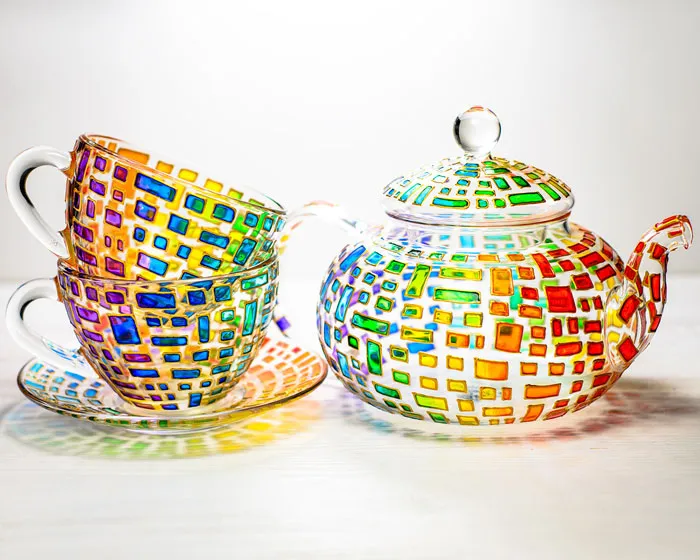 This Ukrainian Artist Handpaints Glassware And Here Are The 30 Most Intricate Designs