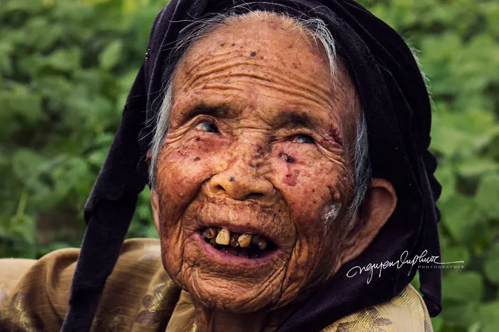 I Photographed Old Vietnamese Mothers