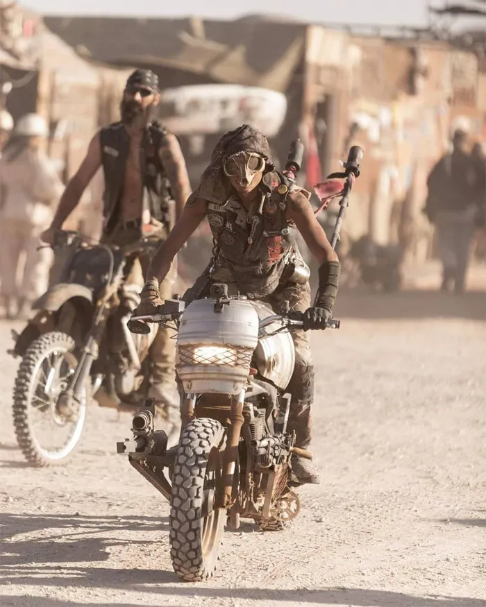 30 Apocalyptic Pics From The 'Wasteland Weekend' Where Costumes Are Mandatory