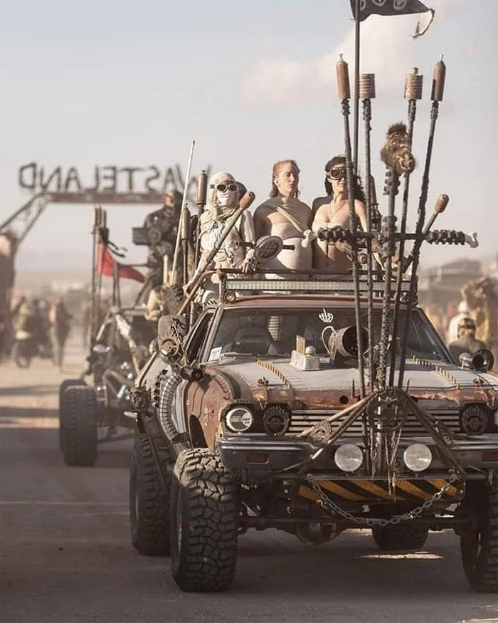 30 Apocalyptic Pics From The 'Wasteland Weekend' Where Costumes Are Mandatory