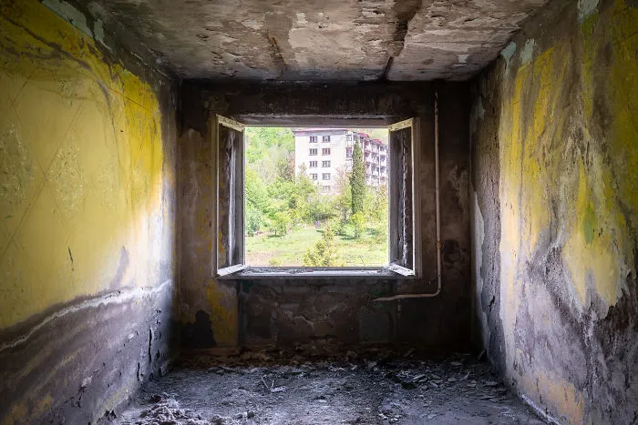 Small Yellow Room