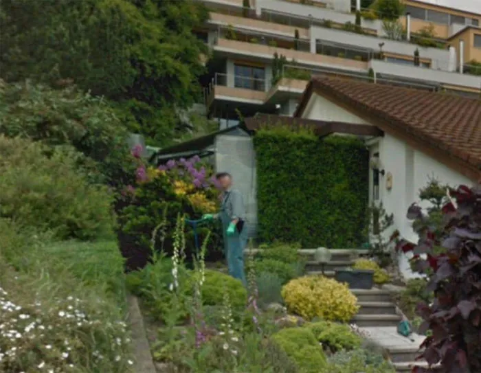 16 People Who Found Their Loved Ones On Google Street View And It Warmed Their Hearts