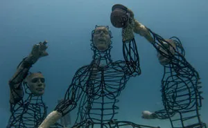 I Spent 1 Year Creating A Sculpture That Works With Electrical Current Which Helps Corals Grow 3-5 Times Faster (13 Pics)