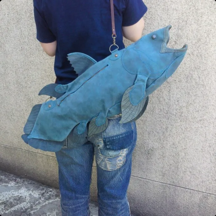 Este artista japonés crea bolsos y accesorios en forma de bichos y otras criaturas, y su aspecto es muy real (35 imágenes)