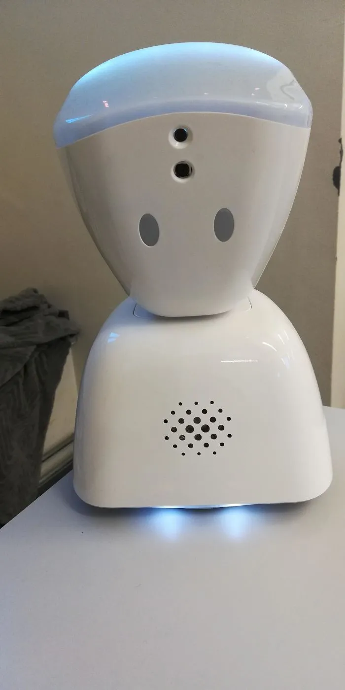 ¿Qué es esto en mi aula? Cambia de color por arriba y suena como un ventilador dentro