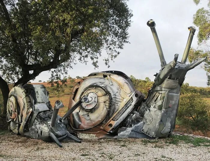 Artist Turns Trash Into Animals To Remind Us About Pollution (30 New Pics)