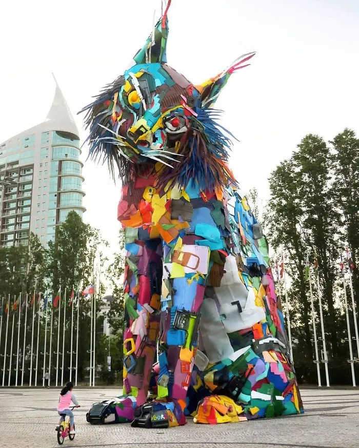 Artist Turns Trash Into Animals To Remind Us About Pollution (30 New Pics)