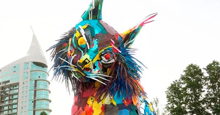 Artist Turns Trash Into Animals To Remind Us About Pollution (30 New Pics)