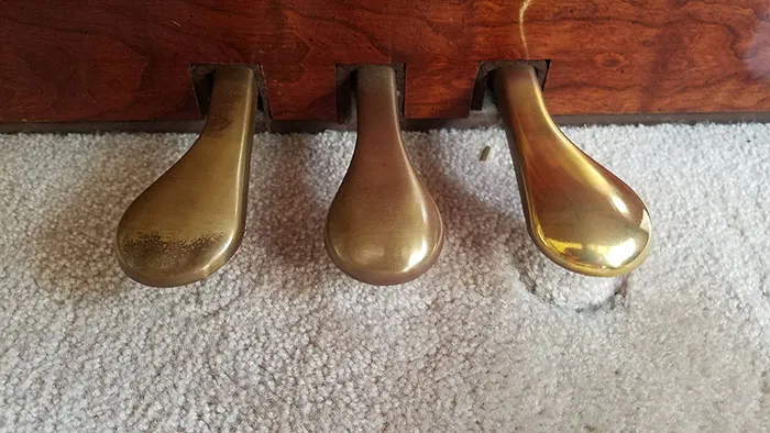 En 10 años mis calcetines han pulido el pedal derecho del piano
