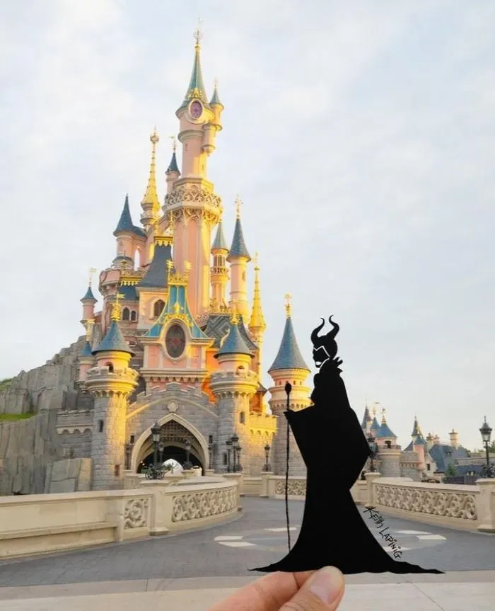 I Travel Around Disneylands Around The World To Hold Up Paper Cut-Outs Of Famous Characters And Scenes (86 Pics)