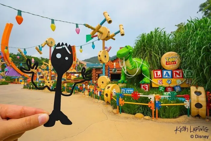 I Travel Around Disneylands Around The World To Hold Up Paper Cut-Outs Of Famous Characters And Scenes (86 Pics)