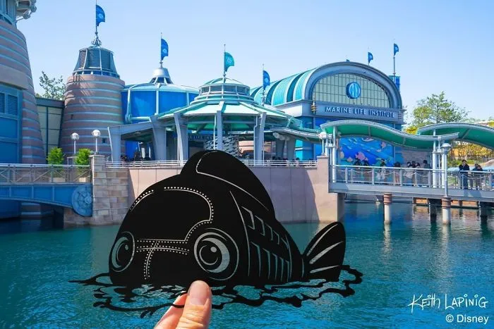 I Travel Around Disneylands Around The World To Hold Up Paper Cut-Outs Of Famous Characters And Scenes (86 Pics)