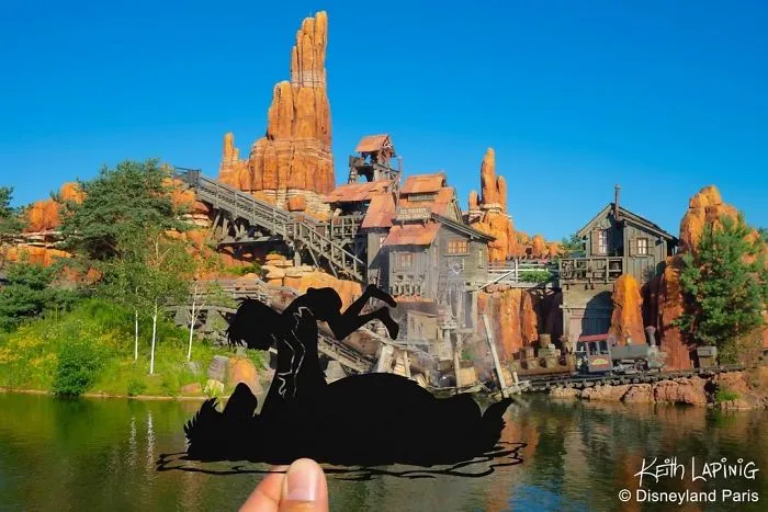 I Travel Around Disneylands Around The World To Hold Up Paper Cut-Outs Of Famous Characters And Scenes (86 Pics)
