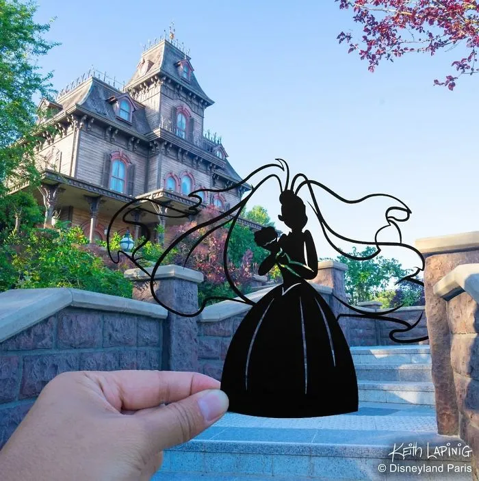 I Travel Around Disneylands Around The World To Hold Up Paper Cut-Outs Of Famous Characters And Scenes (86 Pics)