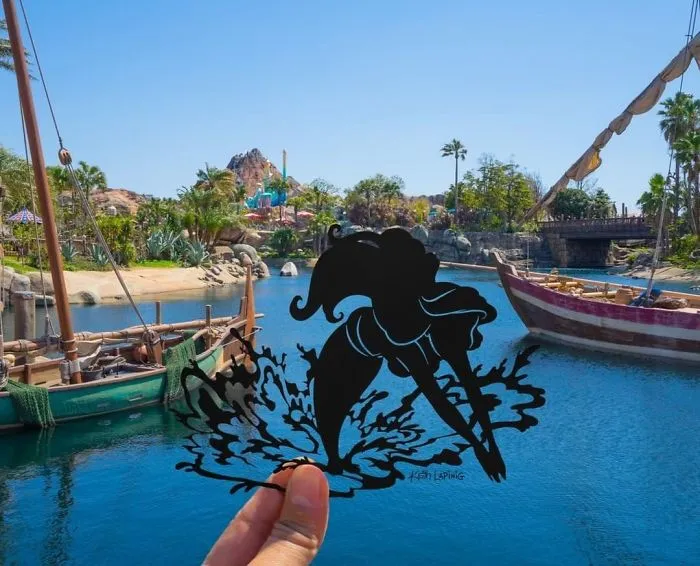 I Travel Around Disneylands Around The World To Hold Up Paper Cut-Outs Of Famous Characters And Scenes (86 Pics)