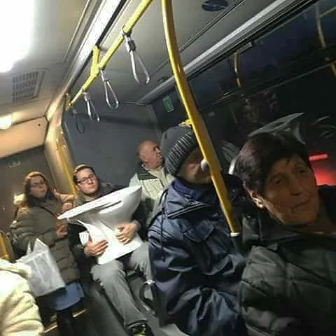 Esta cuenta de Instagram recopila cosas divertidas y curiosas vistas en el transporte público (40 fotos)