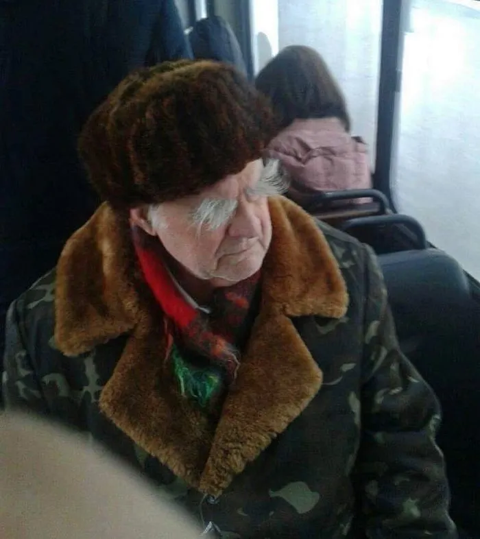 Esta cuenta de Instagram recopila cosas divertidas y curiosas vistas en el transporte público (40 fotos)