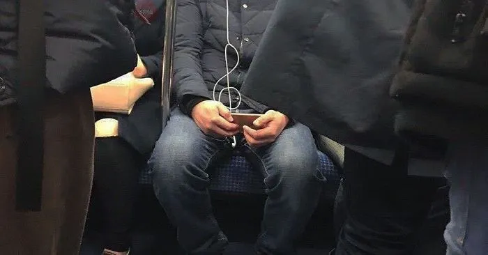 Esta cuenta de Instagram recopila cosas divertidas y curiosas vistas en el transporte público (40 fotos)