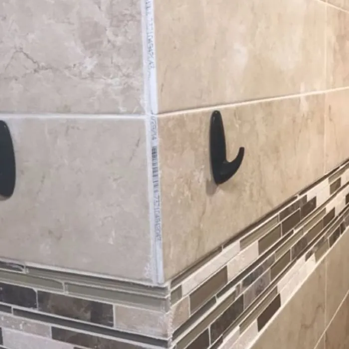 Este hombre encuentra los peores fallos de construcción y los "justifica" con divertidos mensajes (30 fotos)