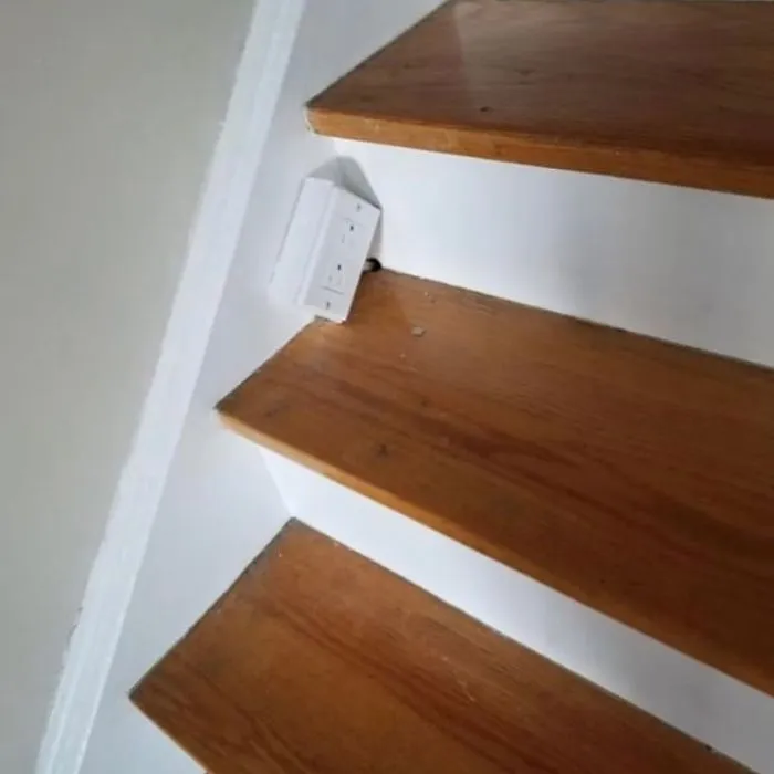 Este hombre encuentra los peores fallos de construcción y los "justifica" con divertidos mensajes (30 fotos)