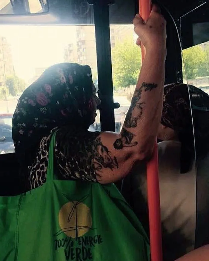 Esta cuenta de Instagram recopila cosas divertidas y curiosas vistas en el transporte público (40 fotos)