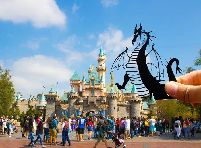 I Travel Around Disneylands Around The World To Hold Up Paper Cut-Outs Of Famous Characters And Scenes (86 Pics)
