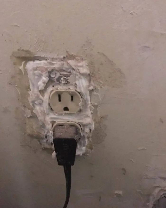 Guy Finds The Worst Construction Fails And 'Justifies' Them With Hilarious Captions (30 Pics)