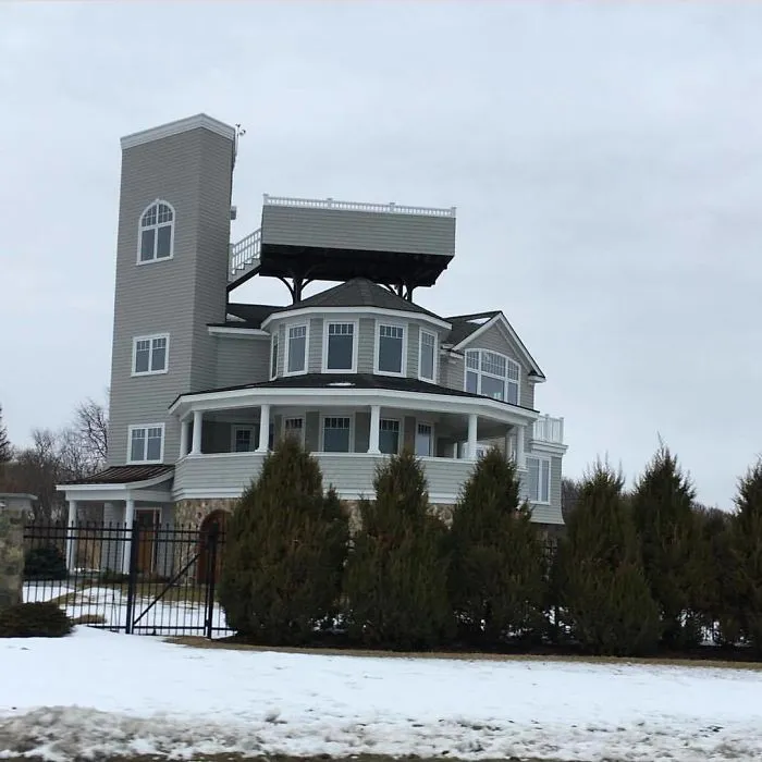 Someone Looked At This House And Said “Yknow What This Needs? A Rapunzel Tower And A High Dive Platform. Then It’ll Be Perfect”