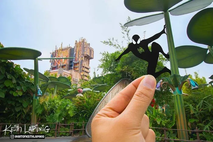I Travel Around Disneylands Around The World To Hold Up Paper Cut-Outs Of Famous Characters And Scenes (86 Pics)