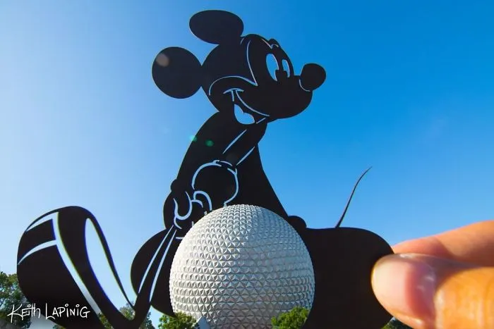 I Travel Around Disneylands Around The World To Hold Up Paper Cut-Outs Of Famous Characters And Scenes (86 Pics)