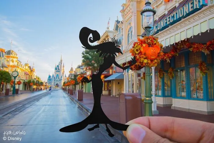 I Travel Around Disneylands Around The World To Hold Up Paper Cut-Outs Of Famous Characters And Scenes (86 Pics)