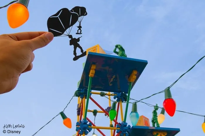 I Travel Around Disneylands Around The World To Hold Up Paper Cut-Outs Of Famous Characters And Scenes (86 Pics)