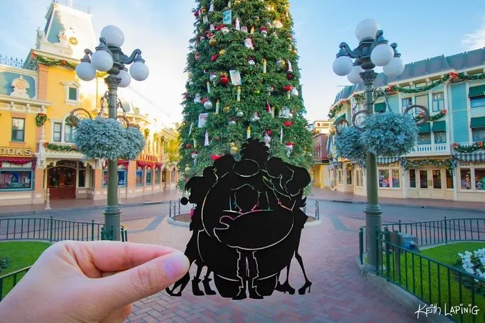 I Travel Around Disneylands Around The World To Hold Up Paper Cut-Outs Of Famous Characters And Scenes (86 Pics)