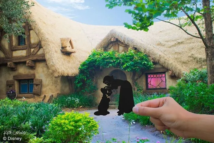 I Travel Around Disneylands Around The World To Hold Up Paper Cut-Outs Of Famous Characters And Scenes (86 Pics)